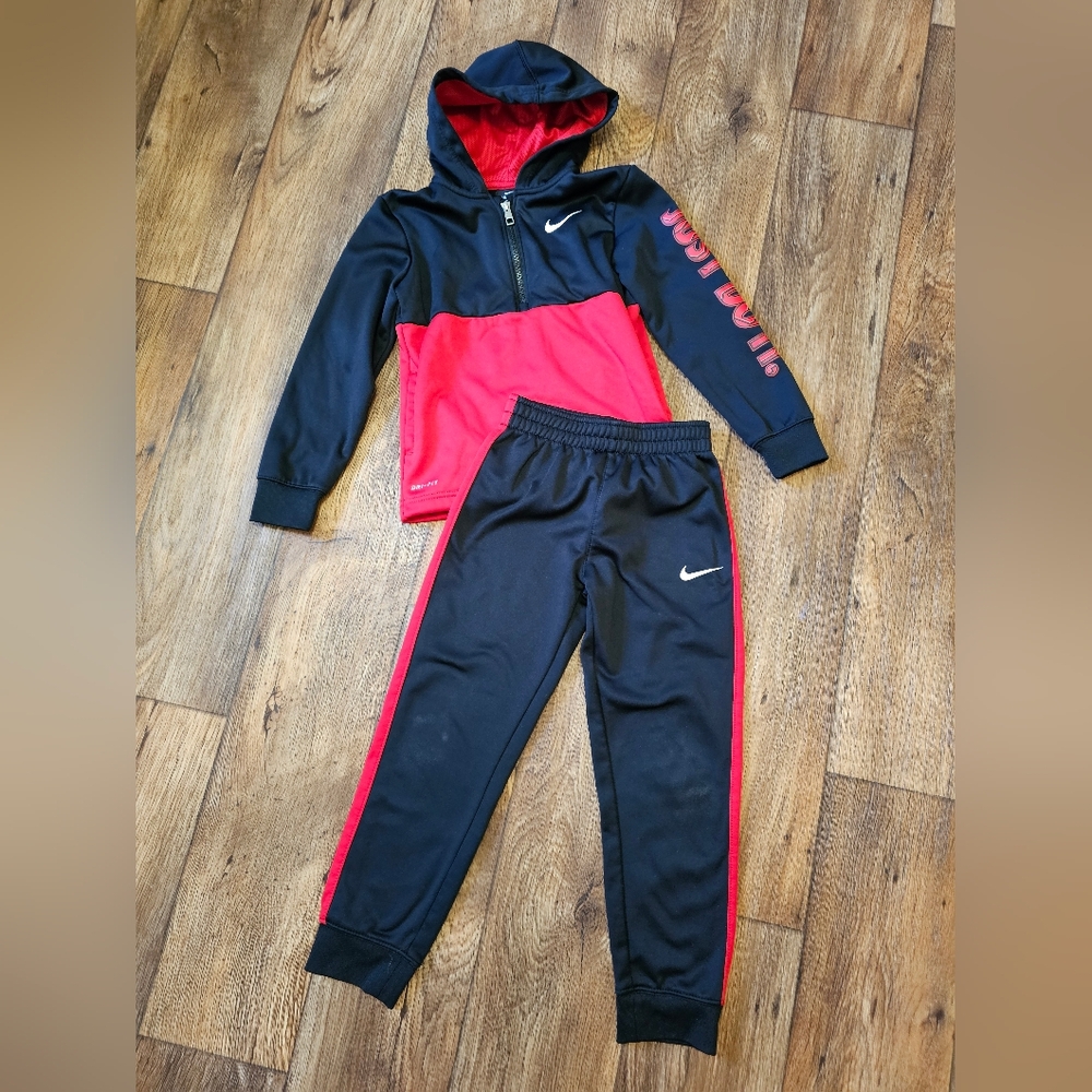 Nike Dri-FIT Boys Track Set Size 7 (6-7 Years) Hoodie & Joggers – Black/Red